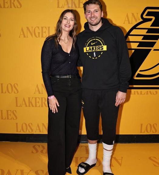 发现没有，第一美少女莎拉波娃特别钟情于篮球运动员，尤其还是湖人的篮球运动员。
