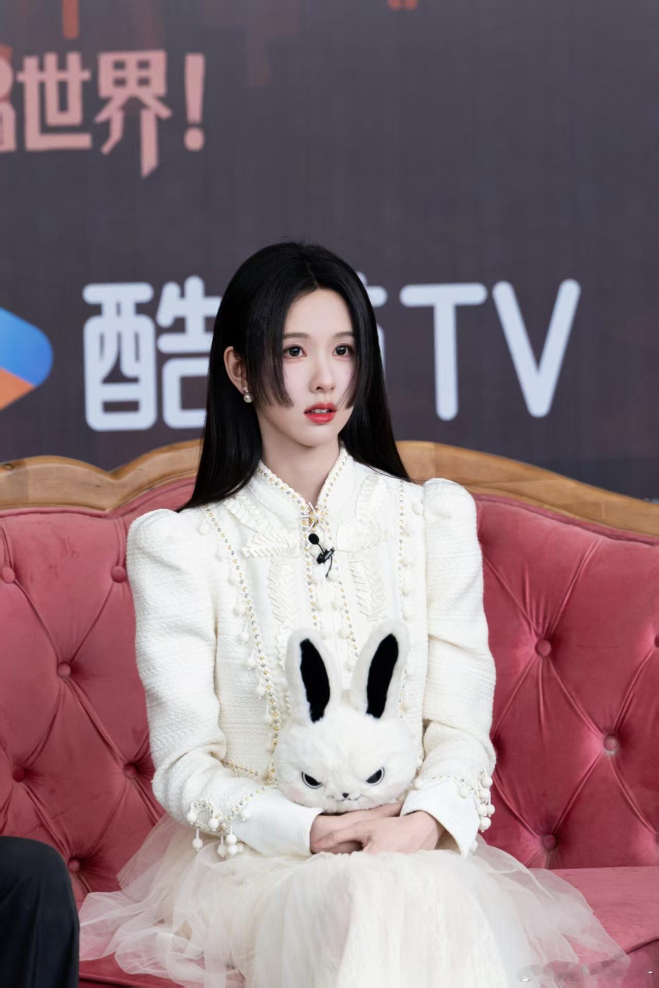 陈都灵别让女神做这些谁懂啊！陈都灵演的白幼薇也太有魅力了！在《今天也没变成玩偶呢