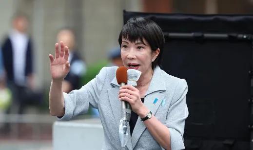 所有人都在等中国对日本出手，结果海关数据一公布，全都懵了。2025年11月，中国