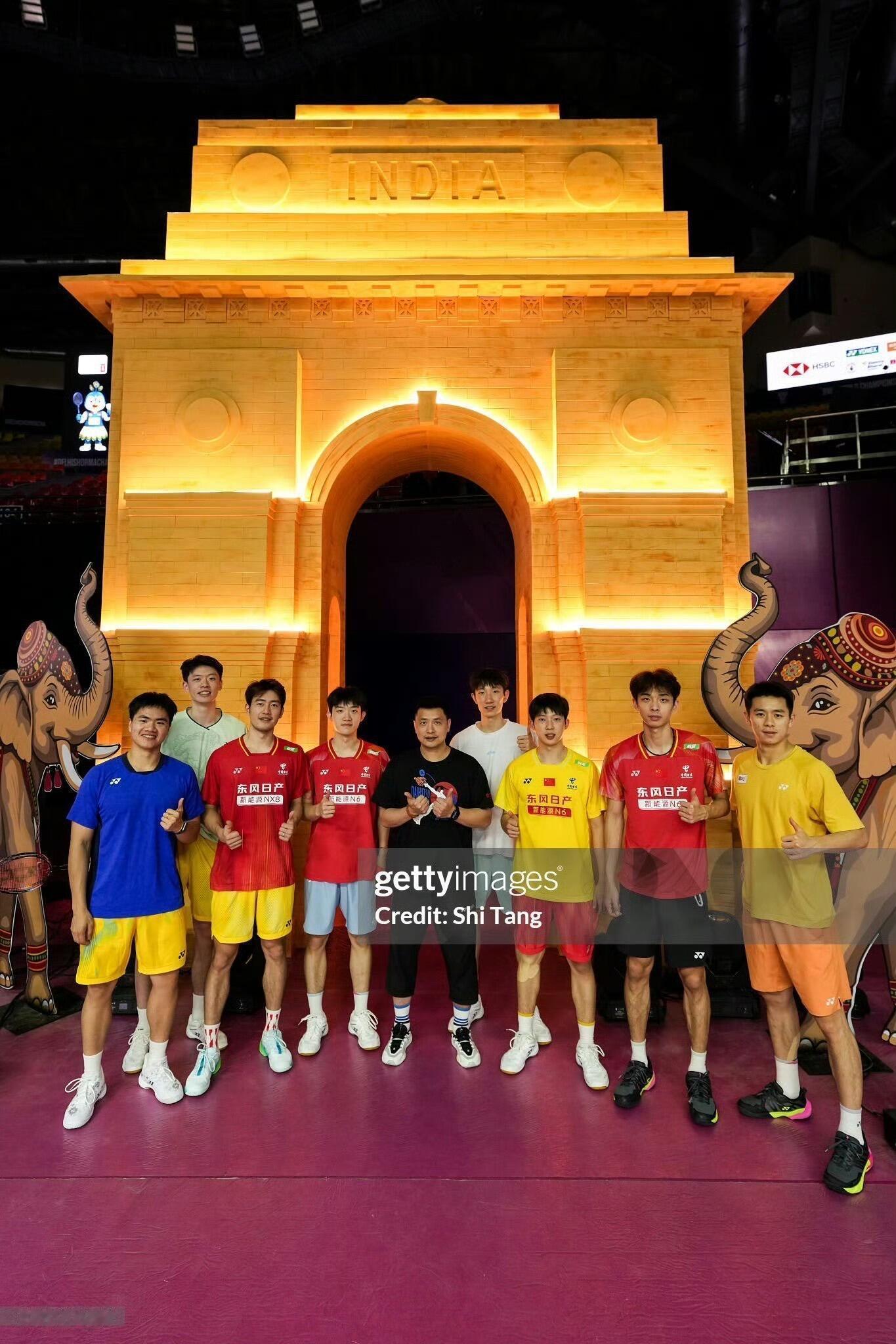 这张图让AI认人，不得不说，AI还是不能代替人类呀。中国羽毛球队2026年羽毛球