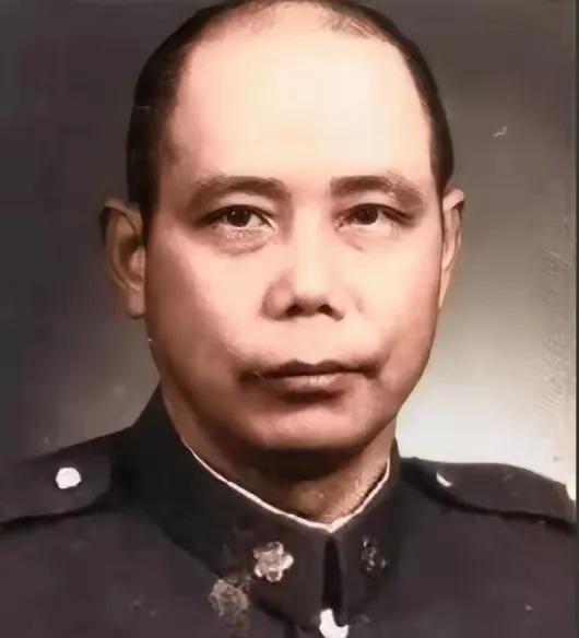 1955年，74军副军长余程万在香港意外遇害，女儿在收拾余程万的遗物时，在他日记