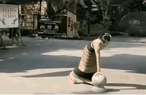 1 天呐！厉害了我的姐，这臂力惊人啊！[震惊]
2 这雕刻手艺，绝对是祖师爷赏饭