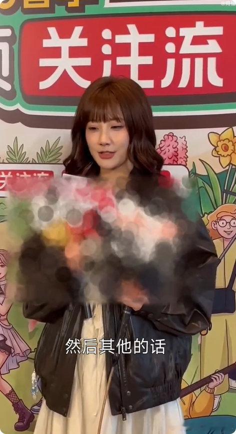 李艺彤说喜欢庄法 李艺彤觉得李小冉很漂亮被李艺彤这段真诚发言圈粉，喜欢就大胆夸 