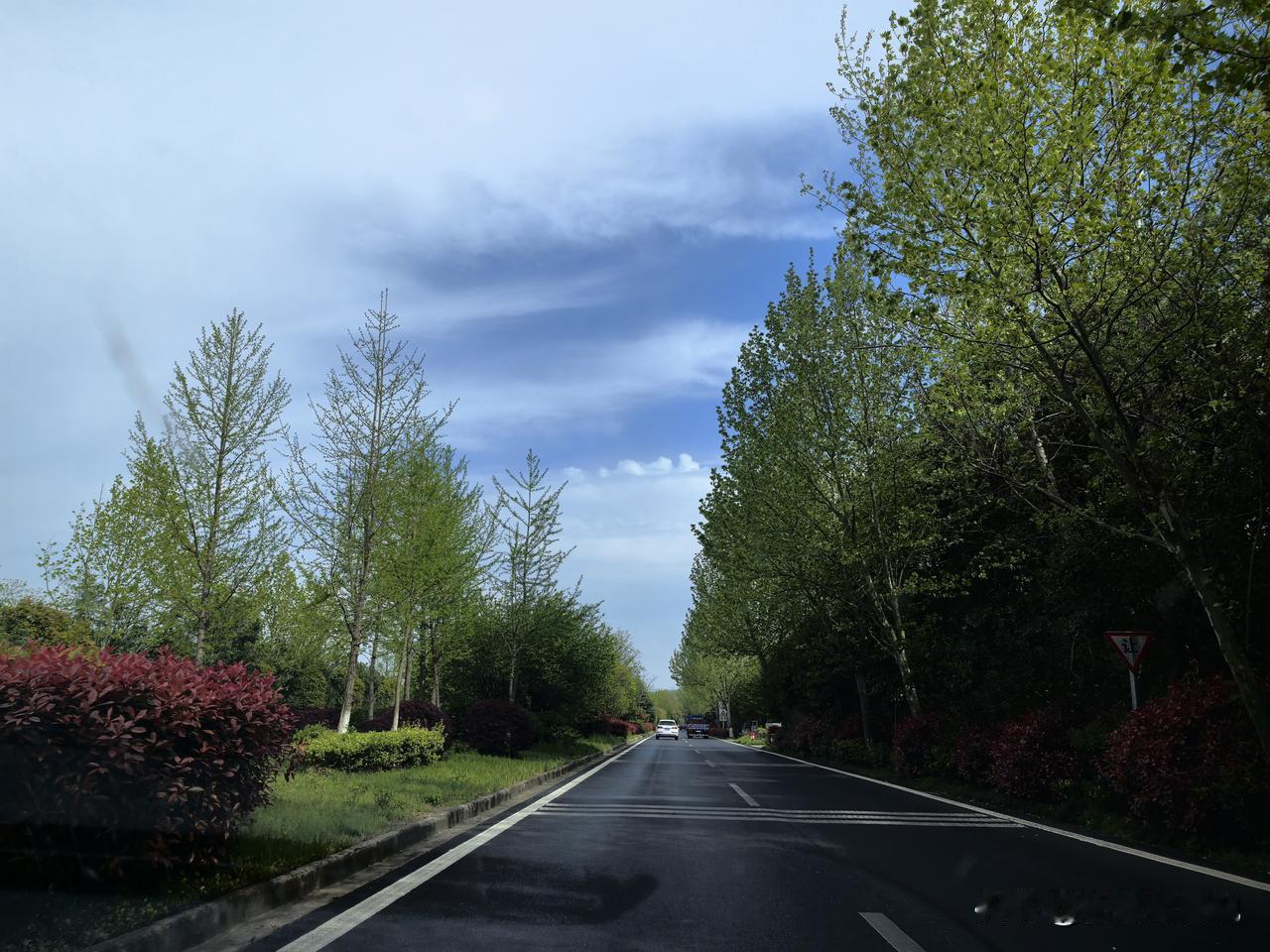 要不说江浙一带富庶呢，人家的省道都比甘肃的高速路况好。


从甘肃省武威市出发，