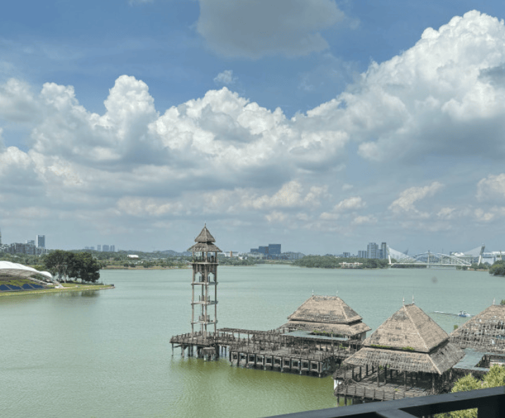 Aixleft社媒：裤衩子买多了，两天够用了，直接图7机场了