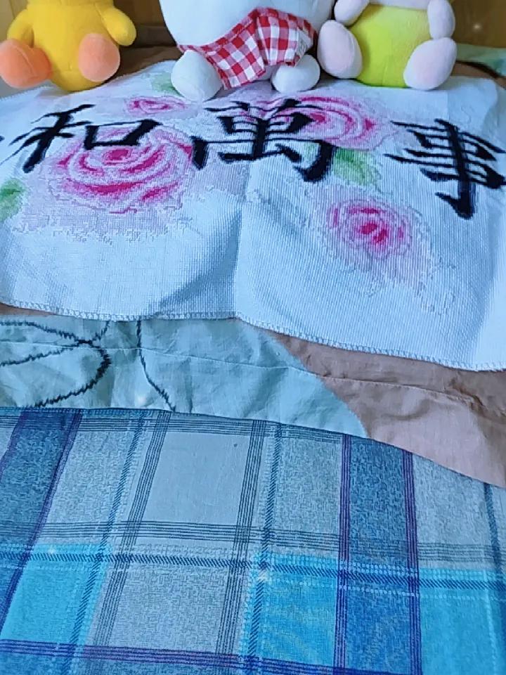 天气热了，把厚被子和床单被罩都洗了，然后收起来了。
换上薄的被子和床单被罩。春天