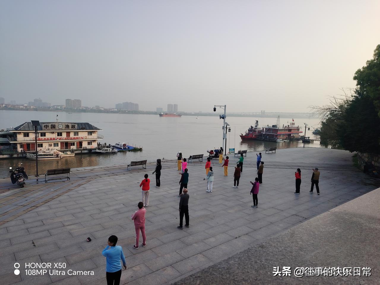 记录我的20264月1日长江岸边晨练打卡“记录我的2026”