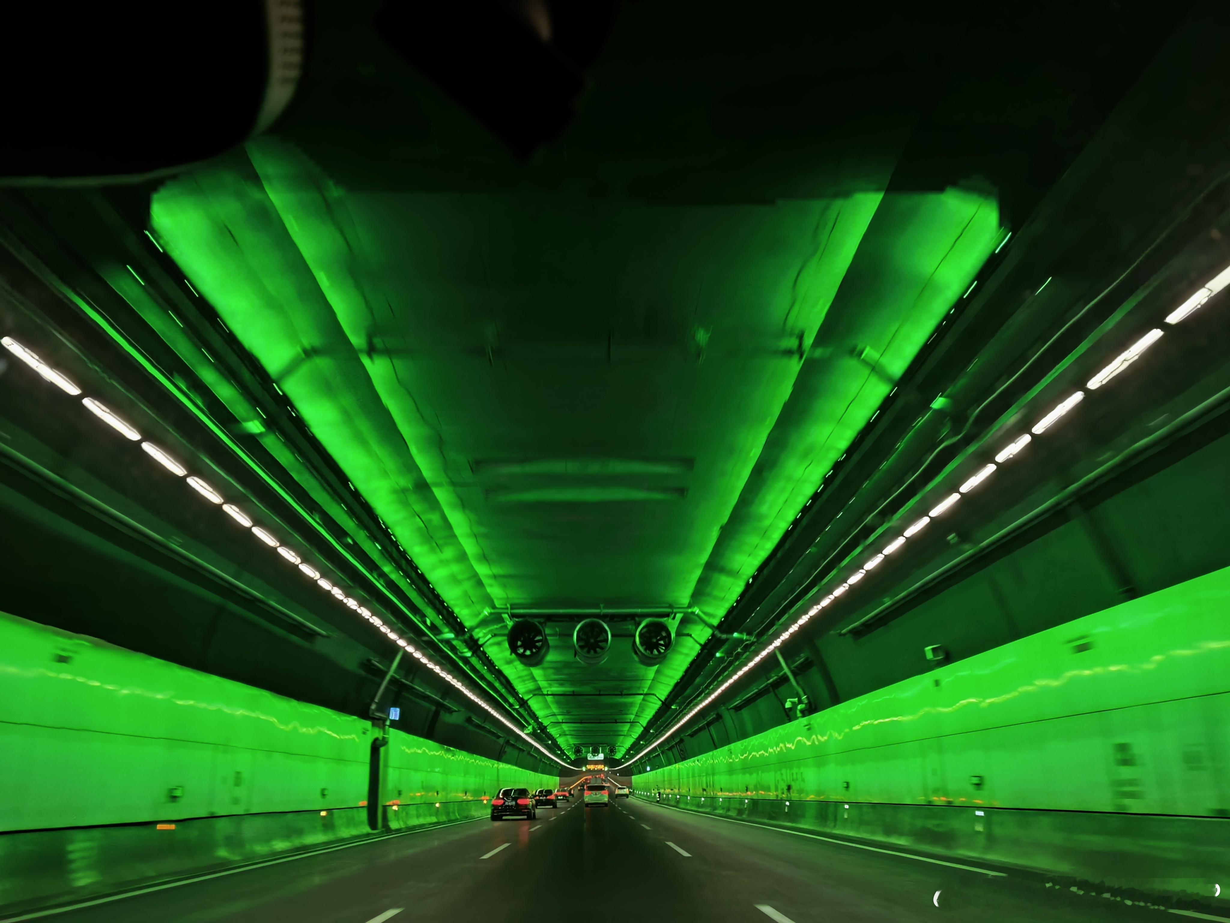 东六环隧道太魔幻了 北京