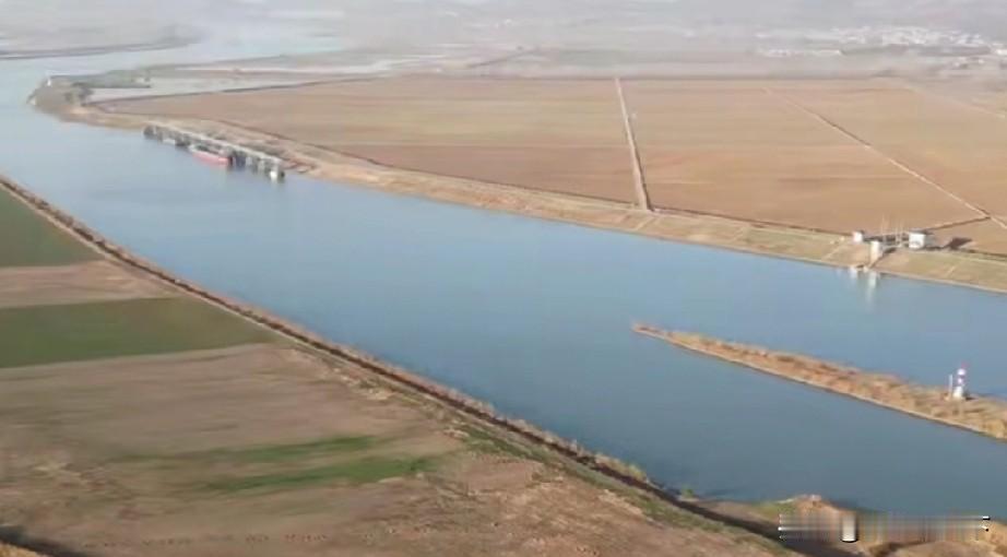 引江济淮江淮运河是安徽省崛起的伟大工程，造福子孙后代
昨天坐公交车去寿县，车子经