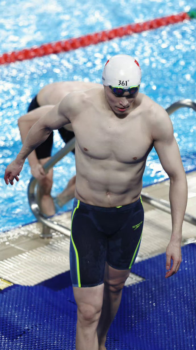 34岁的孙杨，或许已难复巅峰速度，但他在泳池里沉淀的风骨与热爱，早已成为比成绩更