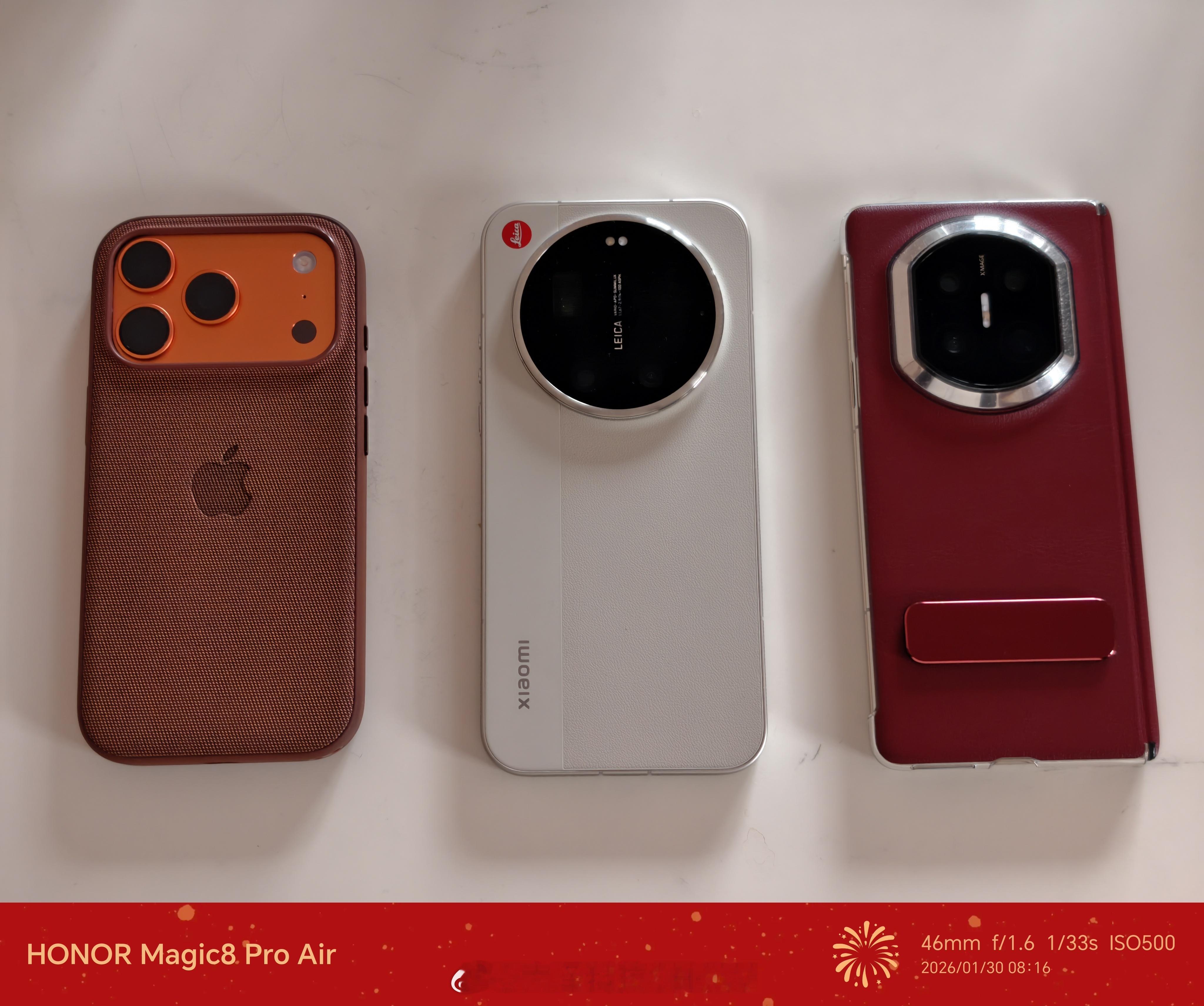 今天开着中国新能源出个远门，带了四款手机！iPhone17 Pro属于革命根据地