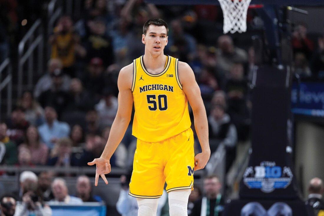ESPN的哈慕斯·查拉尼亚报道，弗拉基斯拉夫·戈尔丁已与迈阿密热火队达成一份双向