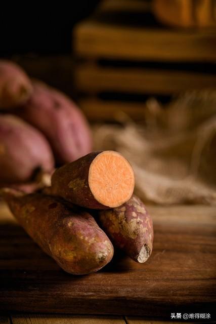 红薯这东西，在不同地方叫法可太不一样啦！我老家管它叫地瓜，每次听到“地瓜粥”就超