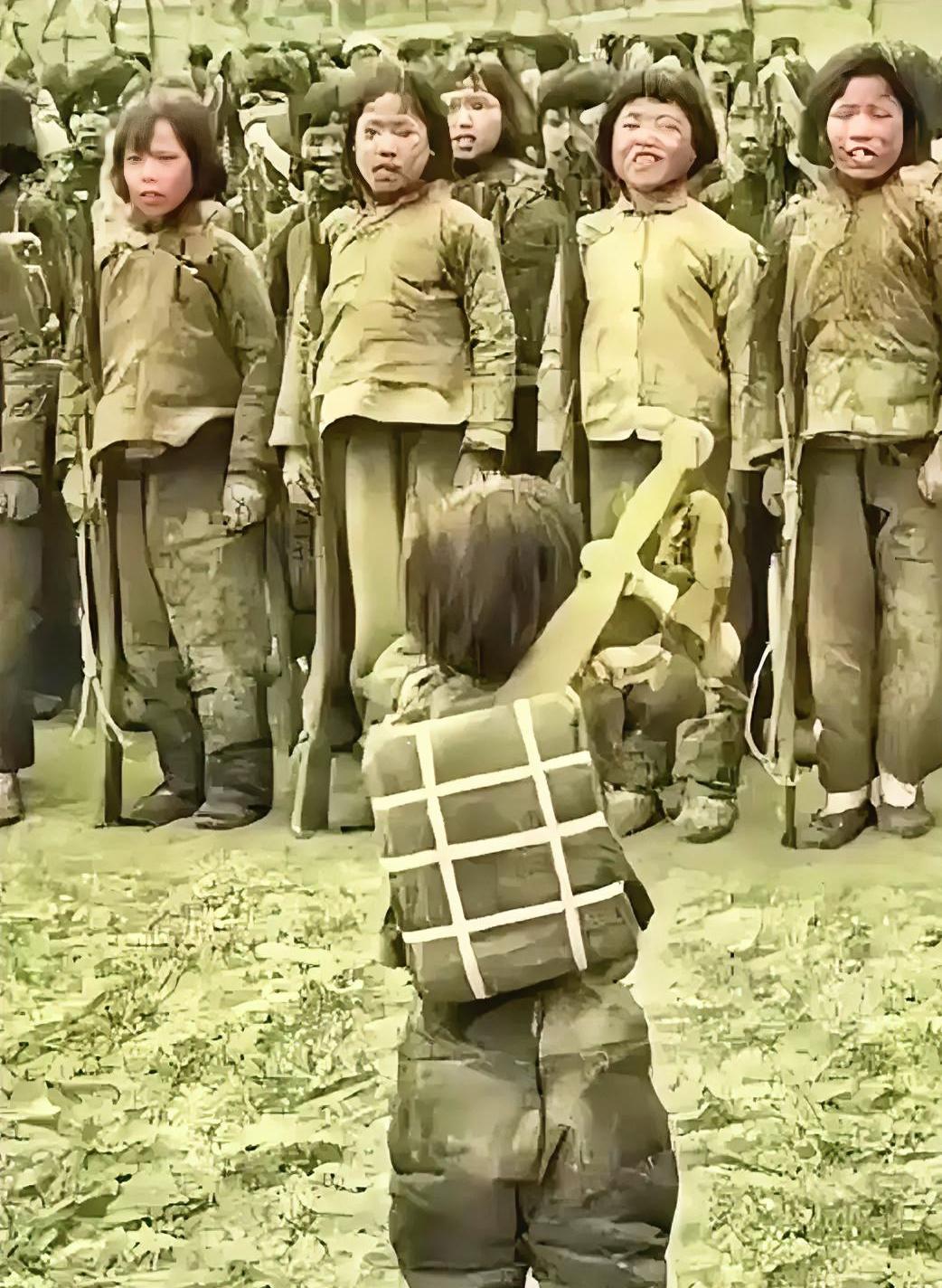 淞沪会战：乱世少年，以身许国
 
这张照片定格了淞沪会战时期，“童子军战时服务第