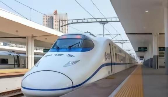 中国为什么执意要发展高铁，而不是廉价航空？
 
因为中国在做一个赌注，赌的就是你