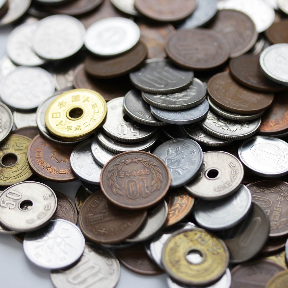 在无现金支付席卷全球的时代，日本却选择重启1日元硬币的批量制造。财务省最新计划显