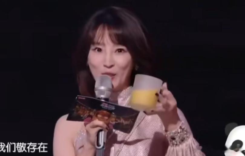 被B站跨年金句治愈了 B站跨年的金句太有魔力了，没有高深道理，却用朴实言语，让浮