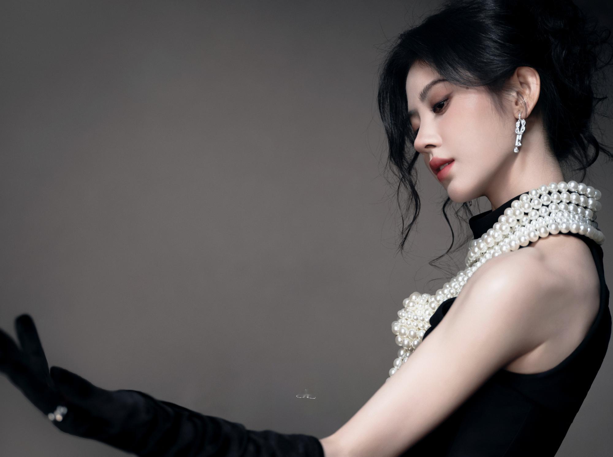 🍊小佟专属滑梯 💙鞠婧祎露芜衣 让我在黎明前擦去眼淚​​​