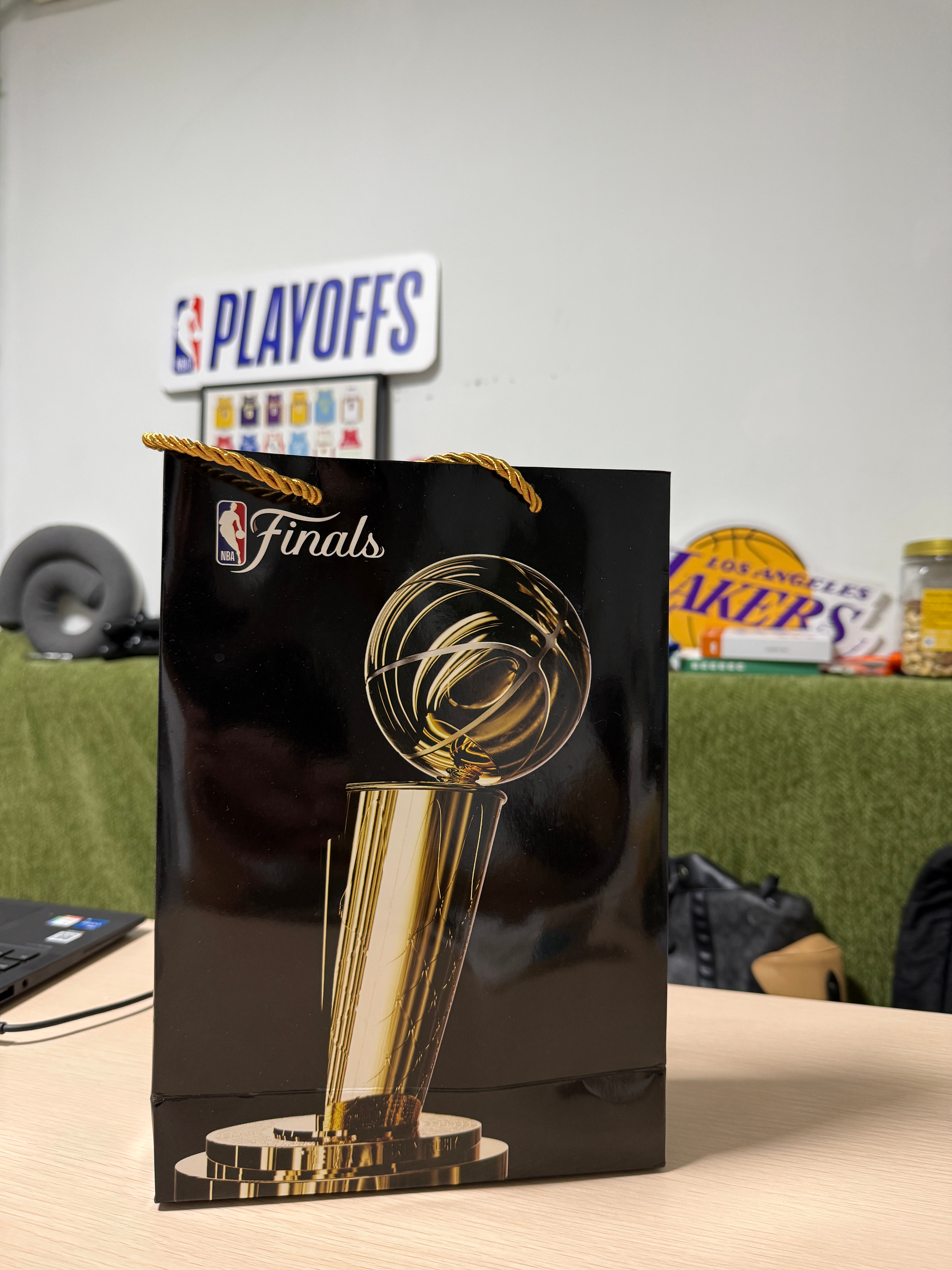 不是哥们，就明天整个高铁站我看谁拎的袋子比这个硬[doge][doge][dog