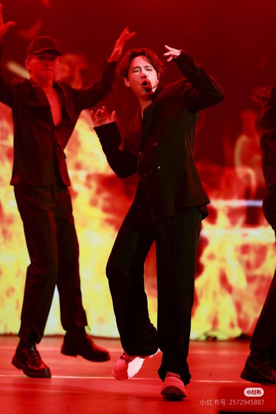宋小宝这下真成王嘉尔了 宋小宝爆改男团！宋小宝爆改王嘉尔，这到底是王小宝还是宋嘉