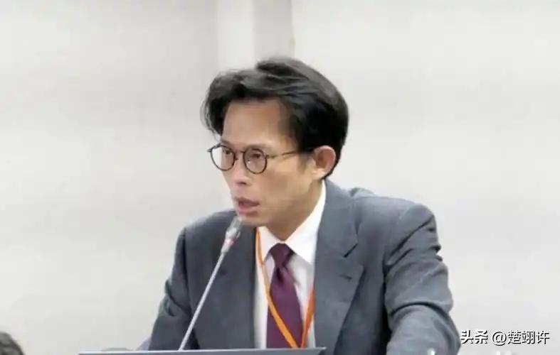 就在刚刚，

台“民众党”主席黄国昌发布声明，

3月9日，针对“行政院长”卓荣