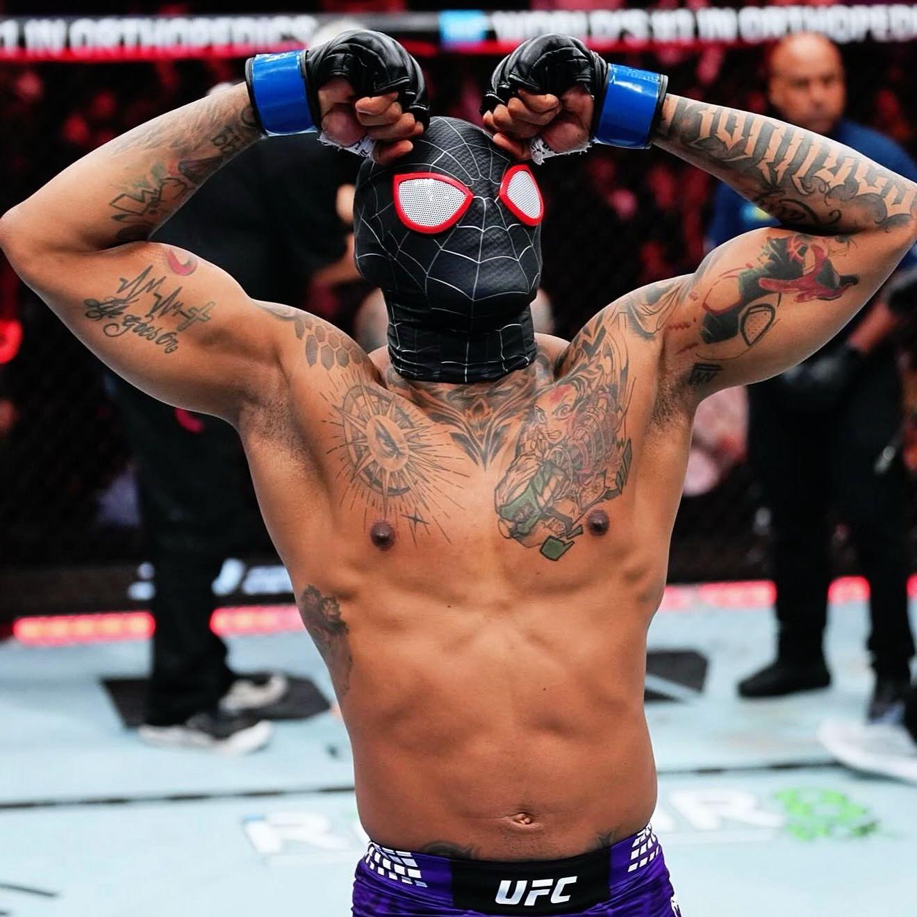 次中量级超新星：迈克尔·莫拉莱斯。有一种天赋叫做肉眼可见