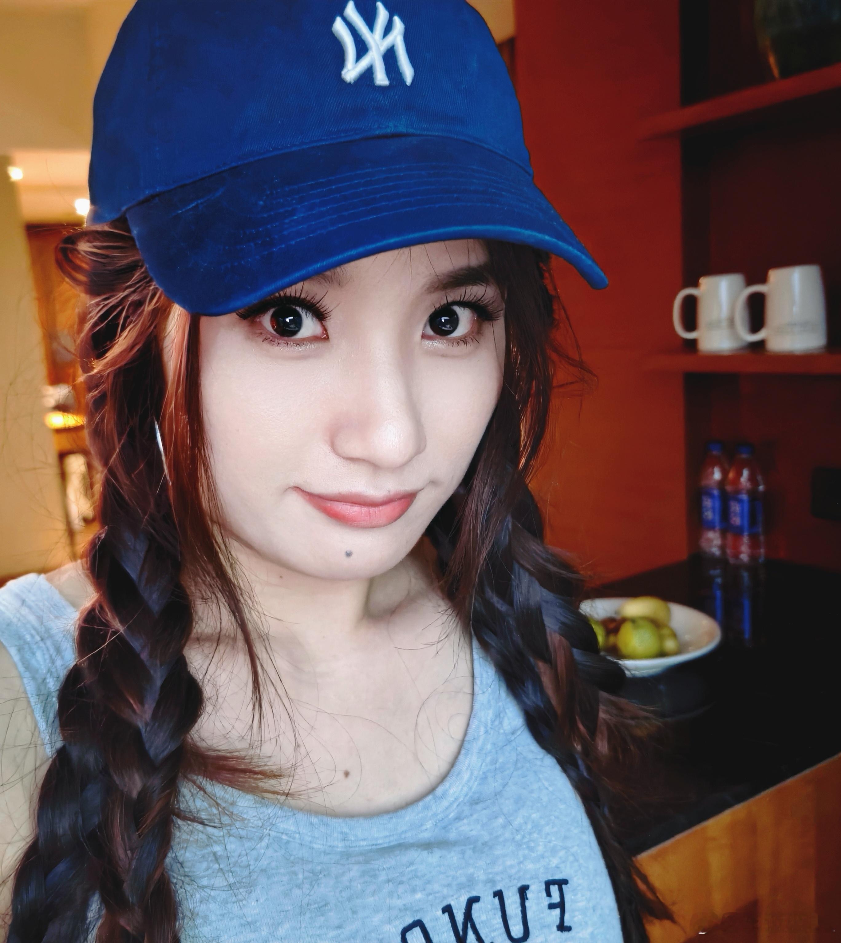 学会绑了个辫子。好不好看？去买手机去啦。猜猜看我最后会买啥手机？ ​​​
