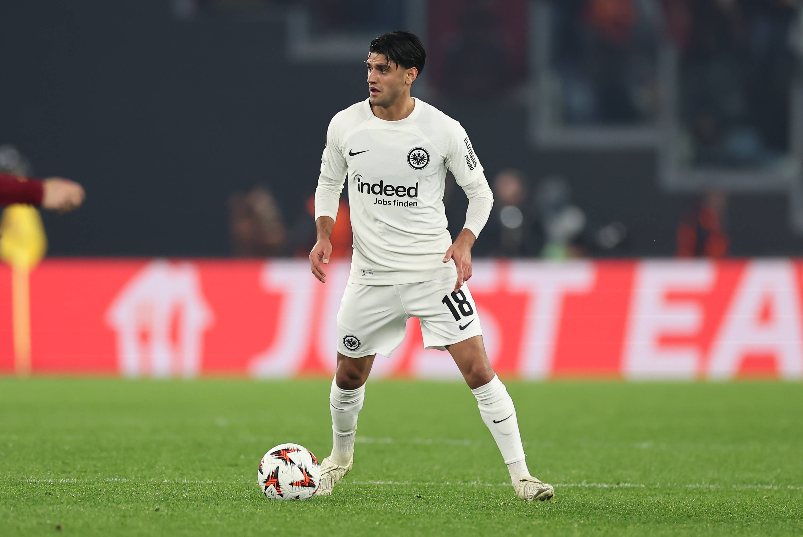 德天空：达胡德今夏将自由身离开法兰克福，多家俱乐部询问情况