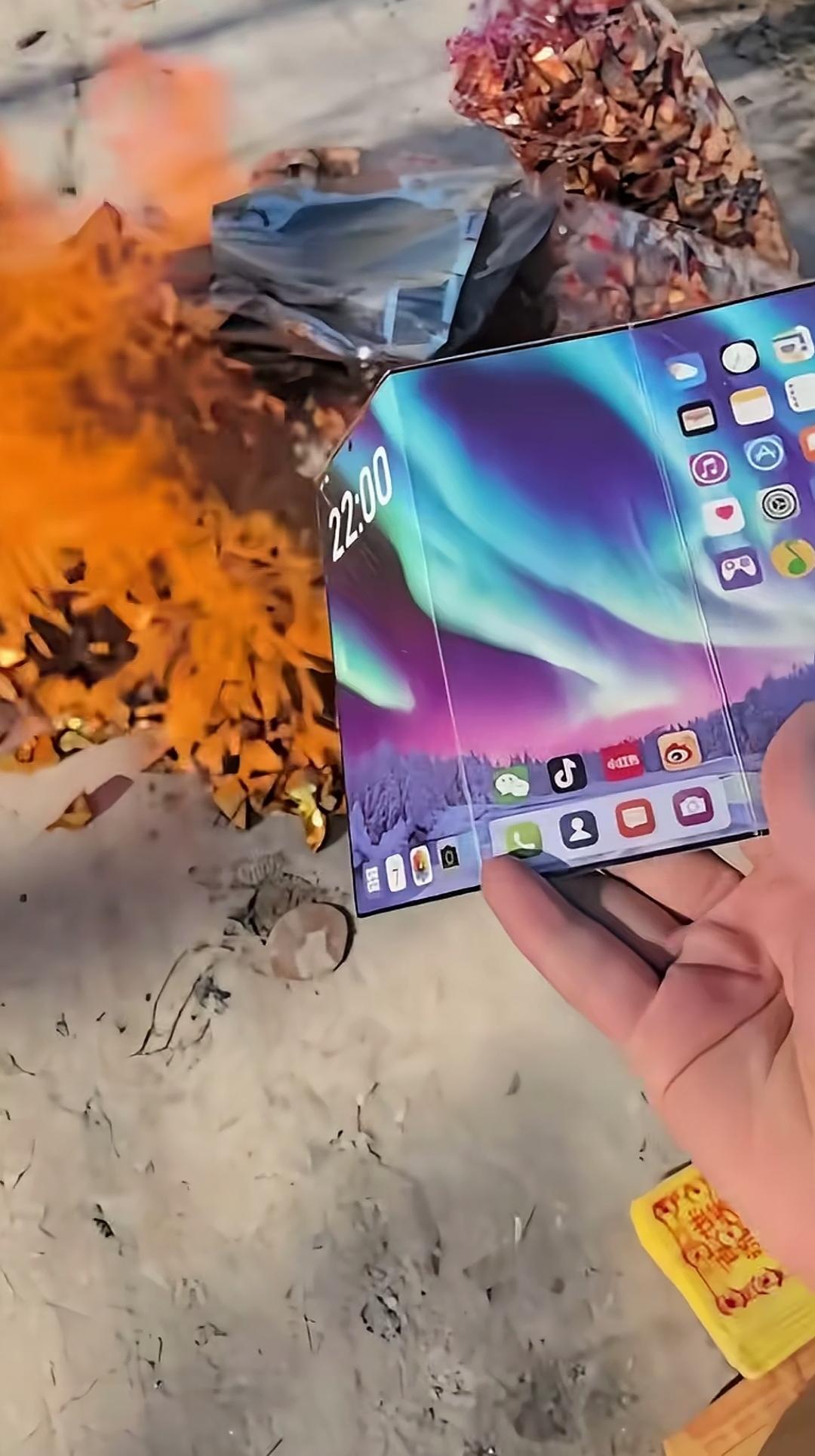 时代更迭，就连清明上坟的祭品，也被别有用心之人利用，他们制作出各式各样的新式祭品