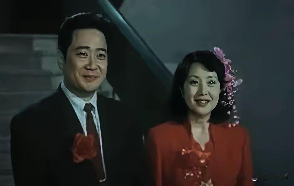 张铁生蹲了十五年大牢。他媳妇董礼平等了十五年。她是沈阳农业大学的讲师，两人是同窗