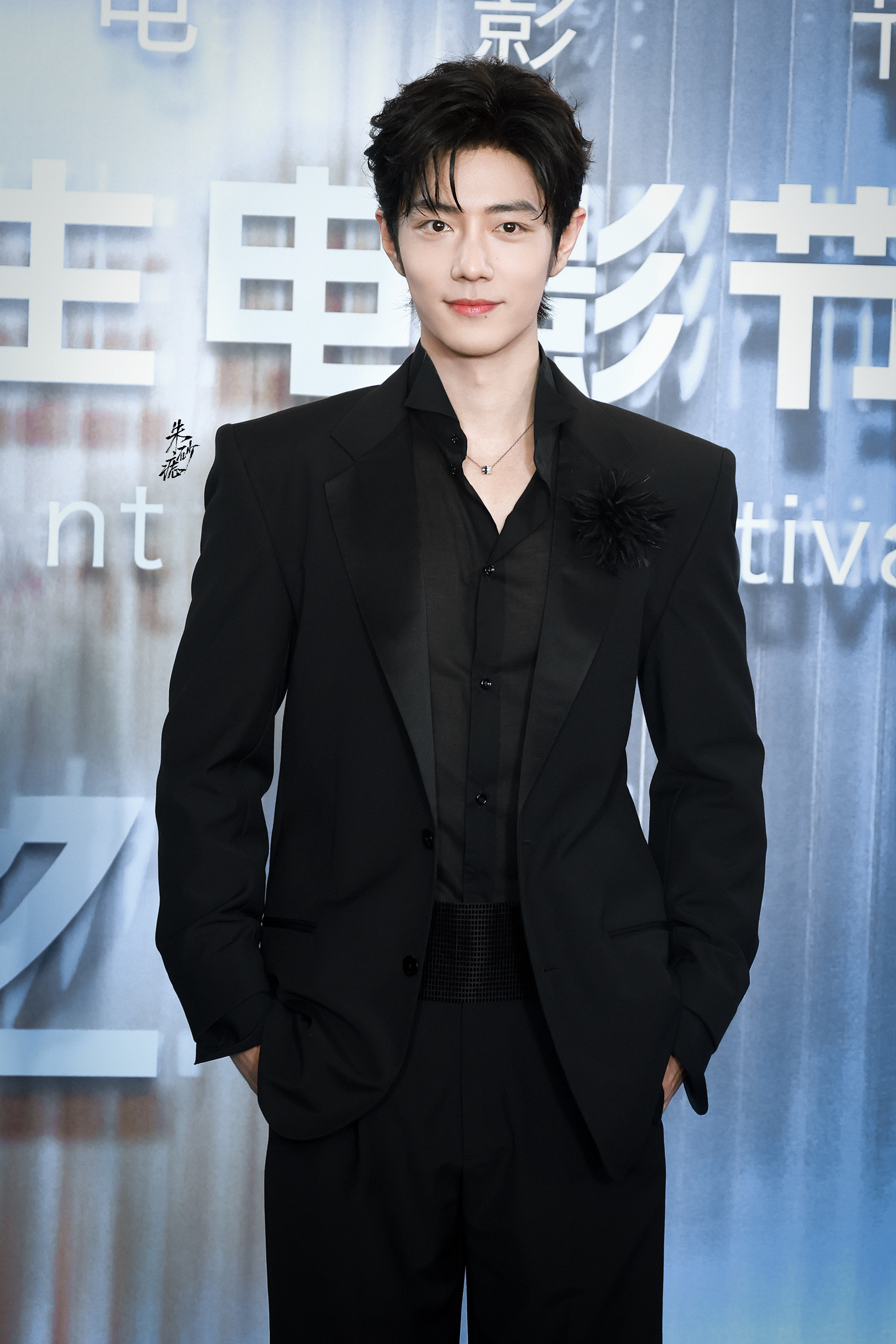 少年气盛陈情令成熟稳重得闲谨制做个小太阳，浑身充满光。最优秀的演员肖战！肖战大影