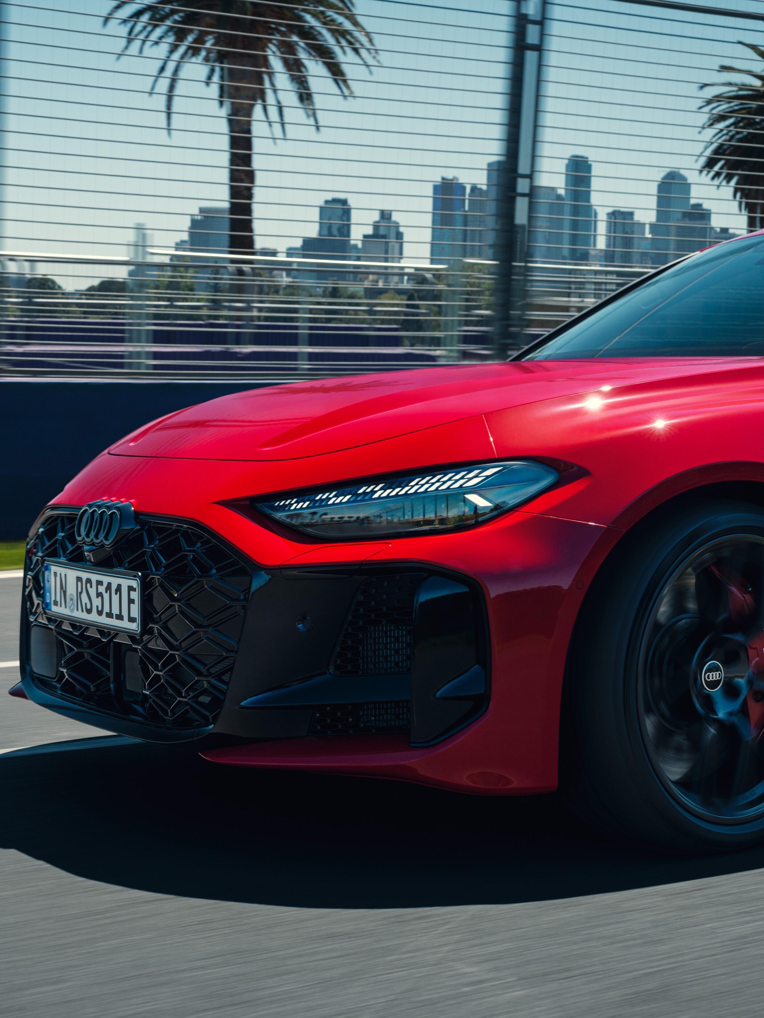 奥迪在做瓦罐的审美上绝对是全球顶级的奥迪RS5 AVANT这颜值，带劲奥迪我们都