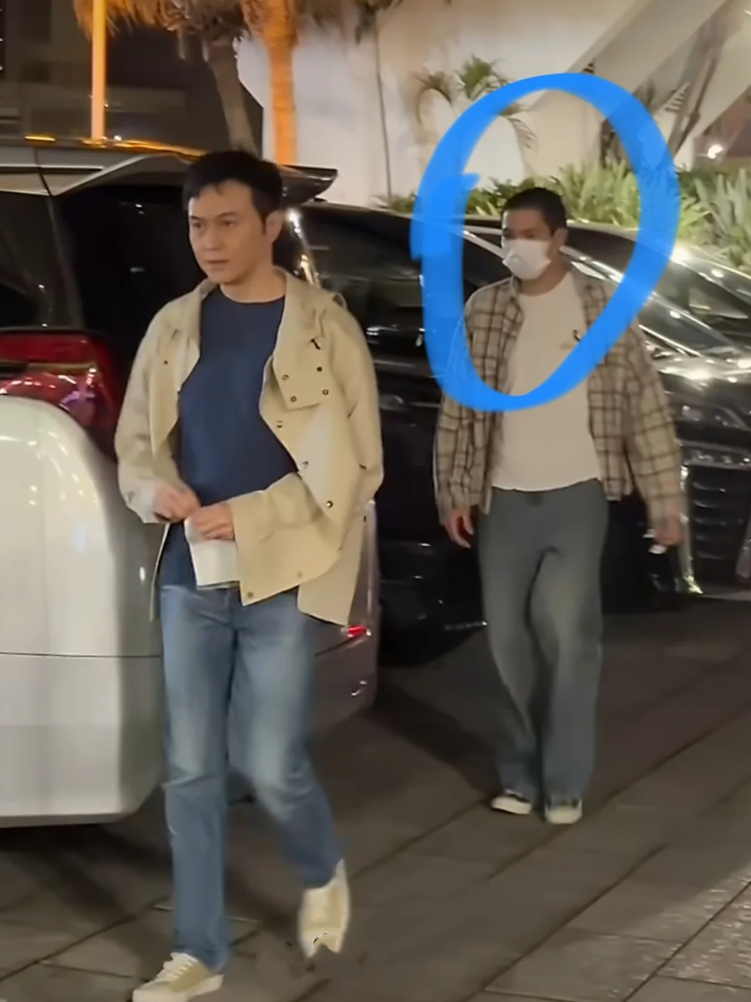 张智霖袁咏仪儿子，剃了个寸头