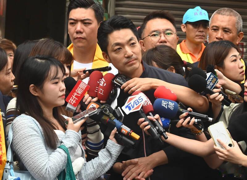 【对于蔡康永发文称“没支持过台独”，蒋万安竟然剑指大陆，妄称“不接受反民主威胁”