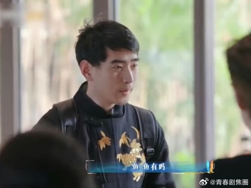 沈月说王鹤棣不要下海亲爱的客栈顾客想吃鱼，王鹤棣主打一个宠粉，当场就要下海捞鱼 