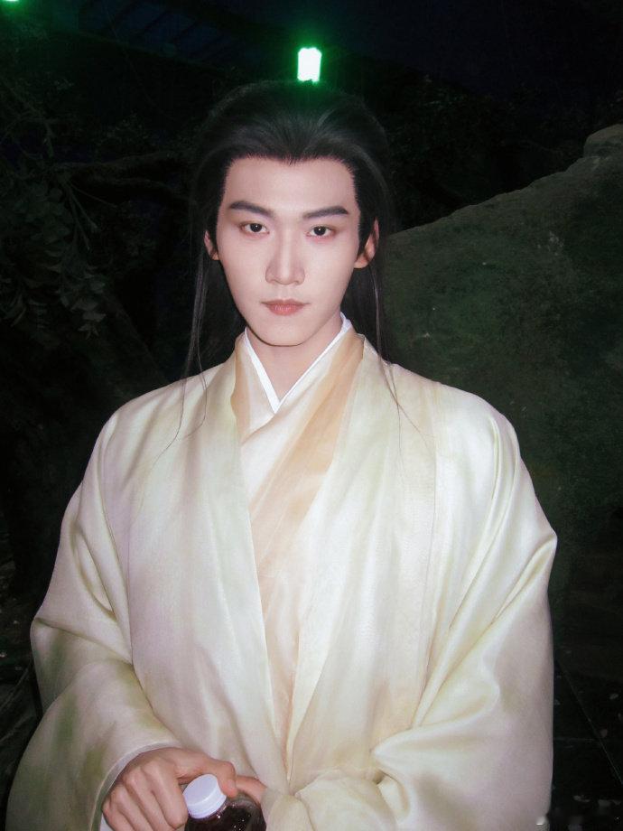 周柯宇杀青回家周柯宇准备回家 周柯宇杀青回家，自拍好帅 