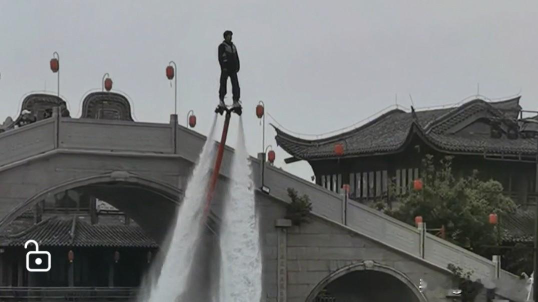 人到了一定的年纪，就要懂得进而不争，来者要惜，去者不留。心小了，小事就大了；心大