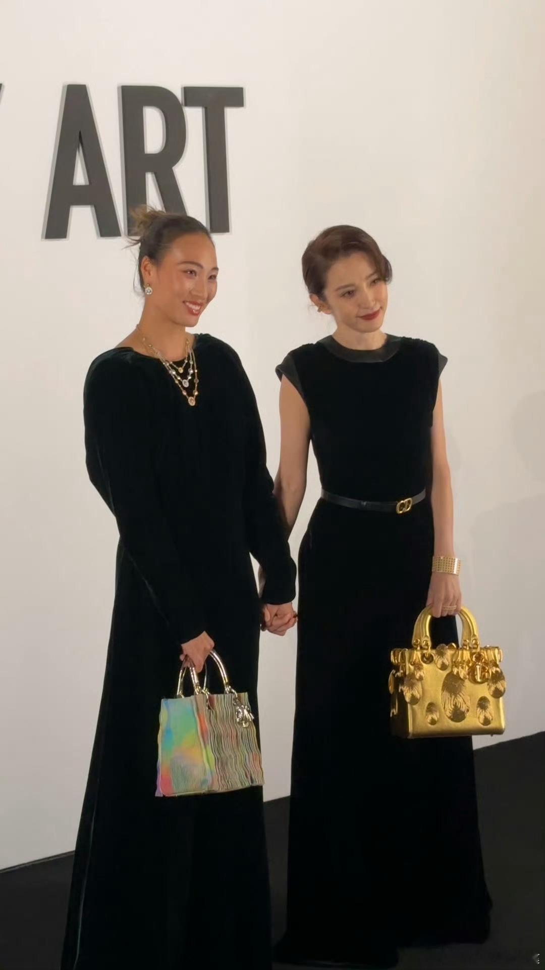 哇！ 郑钦文和李冰冰，来个组合名字