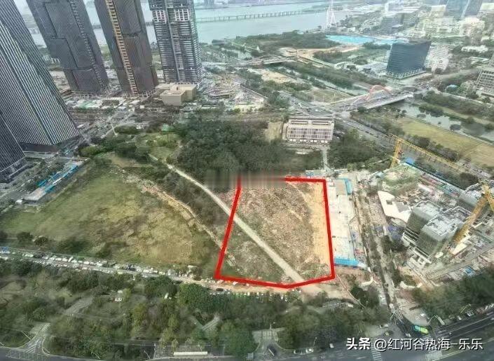2023年，深圳前海桂湾新房还被限价压在9.2万-9.7万/㎡。

而今年4月，