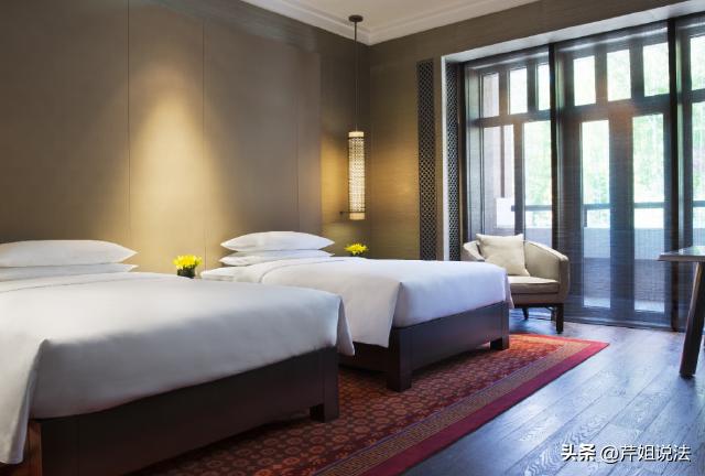 四川内江，蒋先生带孩子游玩，在网上订了维也纳酒店无窗房。入住后房间没换气功能，孩