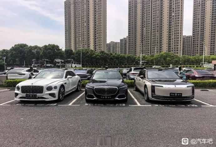百万豪华轿车同框，宾利、迈巴赫、尊界，你中意哪辆？