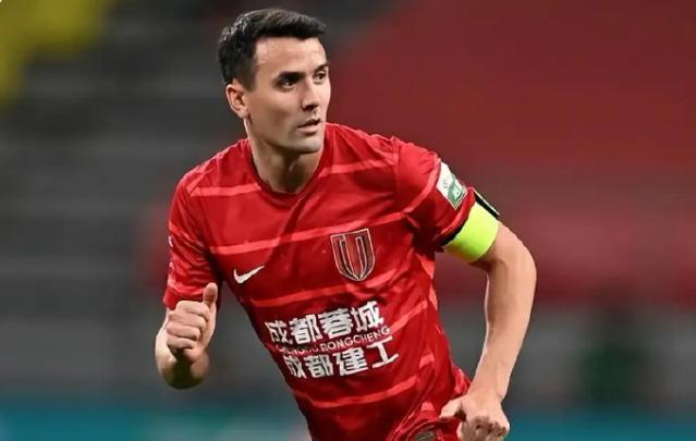 💥“昔日抢手货，今朝成滞销？”中超“全能中场”周定洋，竟陷入无人接盘的尴尬境地