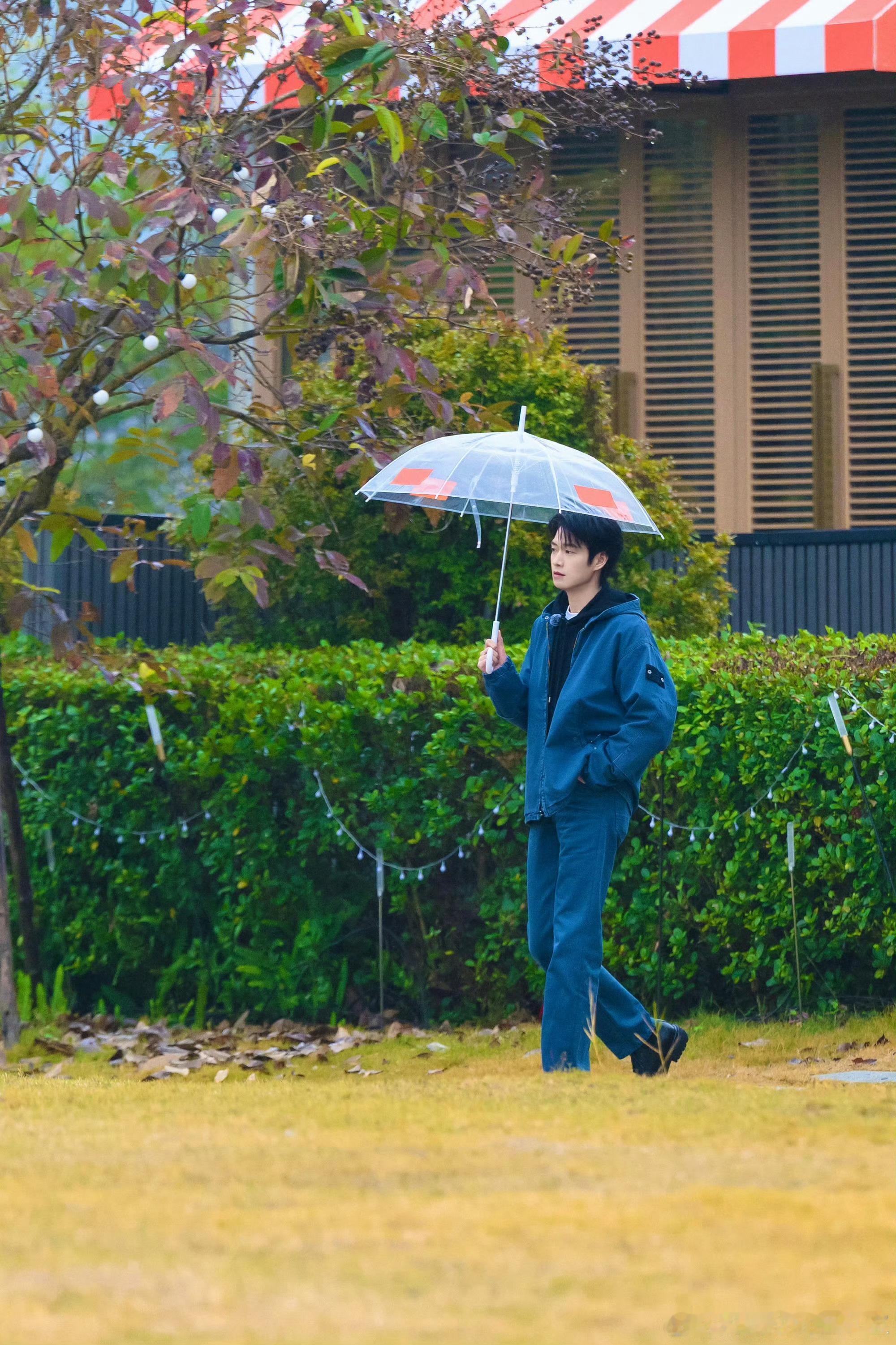魏大勋 今天看了一个访谈年龄也许真的是祝福当你看着一个人，从年少的锐利，到30岁