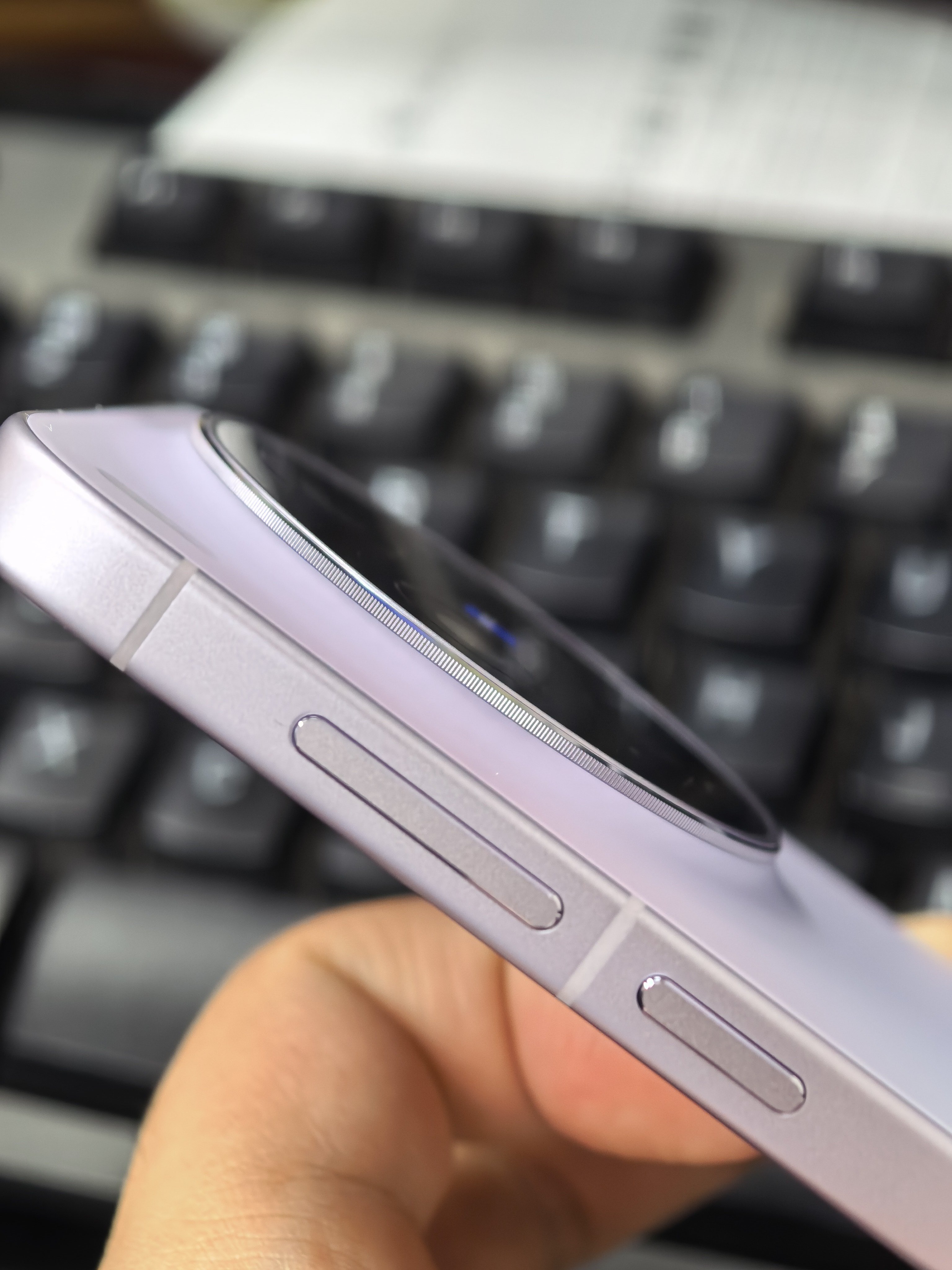 末班车感受一下vivo X300s这个梦核紫的配色还是非常好看的有一种当年魅族1