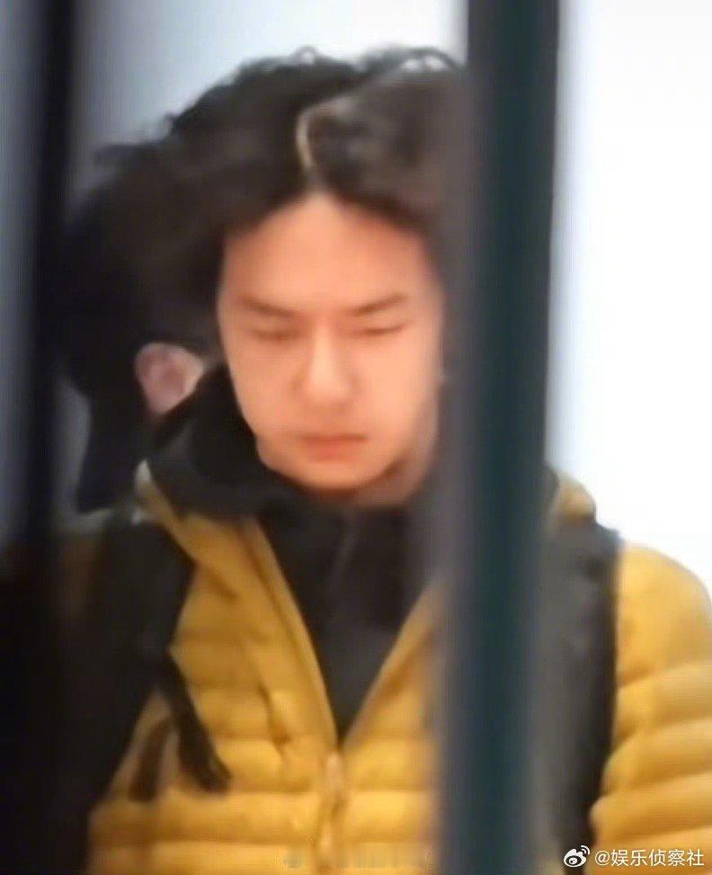 哈哈哈哈哈哈哈哈哈，王一博哥哥好帅好抽象！｜王一博[心] ​​​