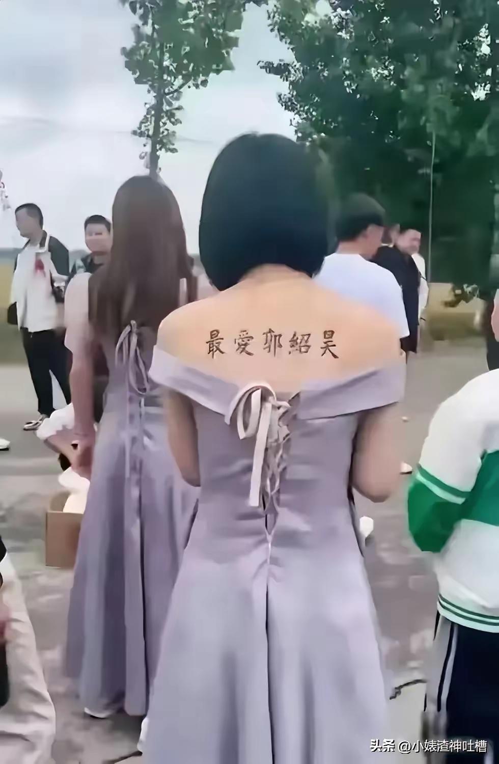 婚礼上，新娘自然是主角，可这次这位伴娘却直接成了全场最吸睛的存在。社交媒体上疯传