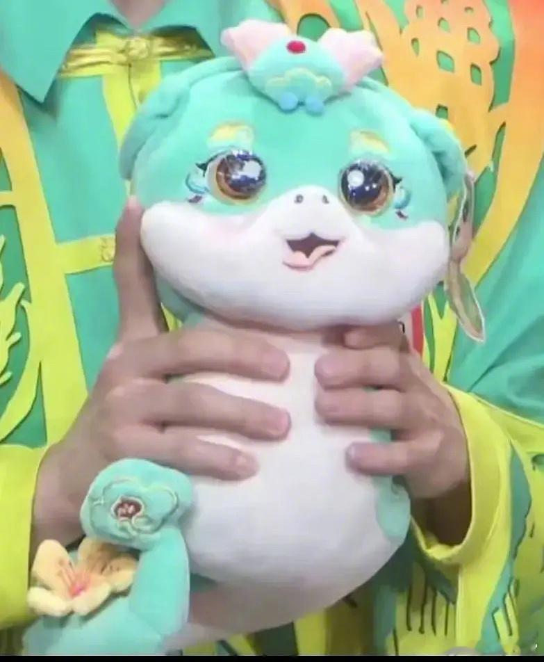 蛇年春晚吉祥物玩偶 