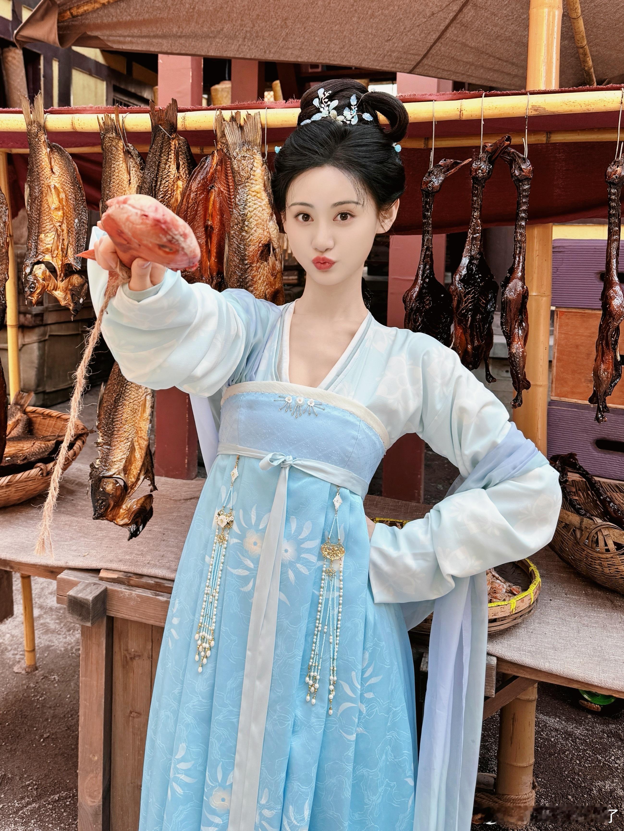 赞赞这个清羽！祝大家都能咸“羽”翻身🐟！女子亦可如乔木般独立于世。不论是否觅得