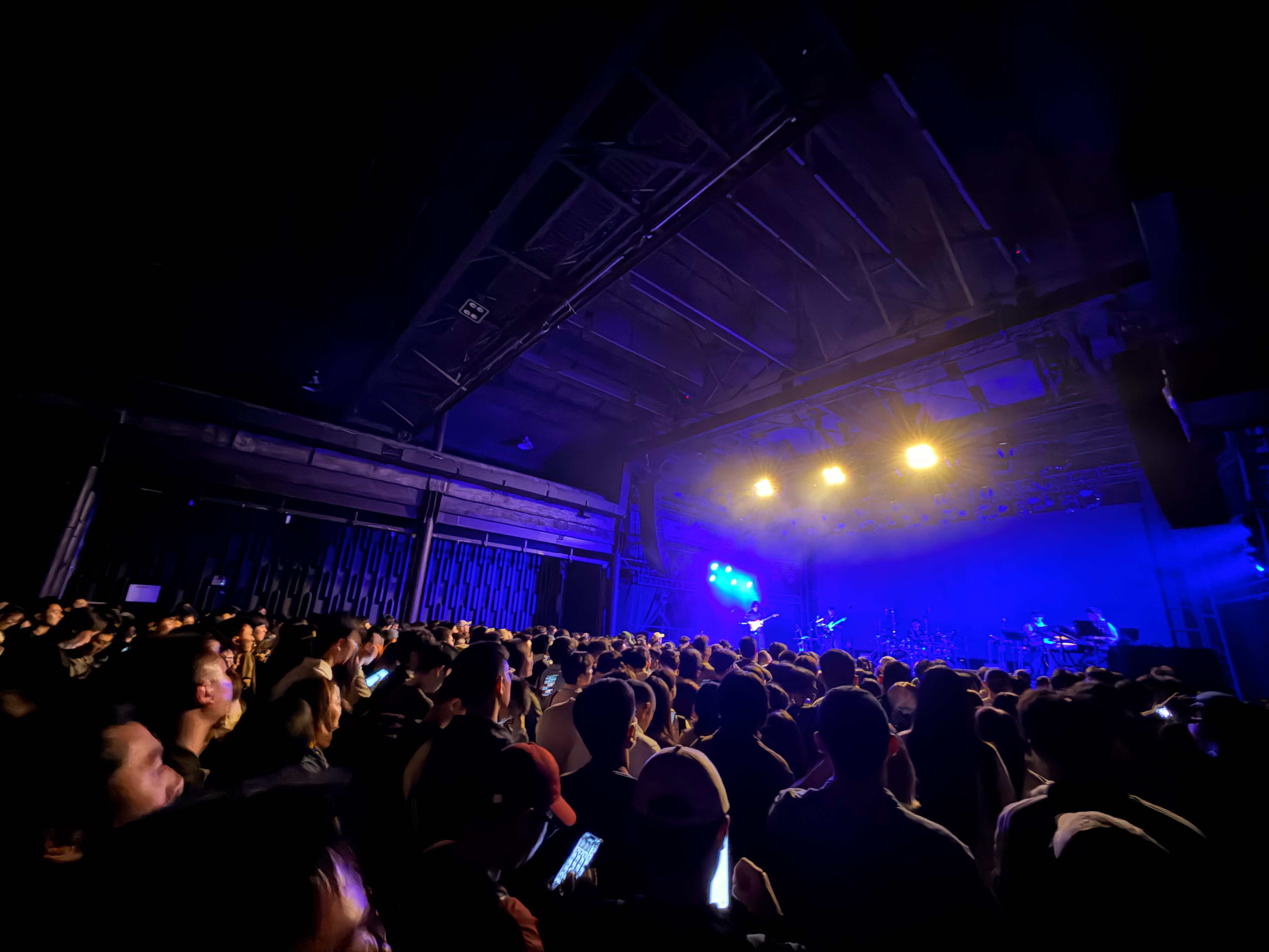 来看洪佩瑜的人好多啊 成都·梵木创艺区·正火艺术中心1号馆