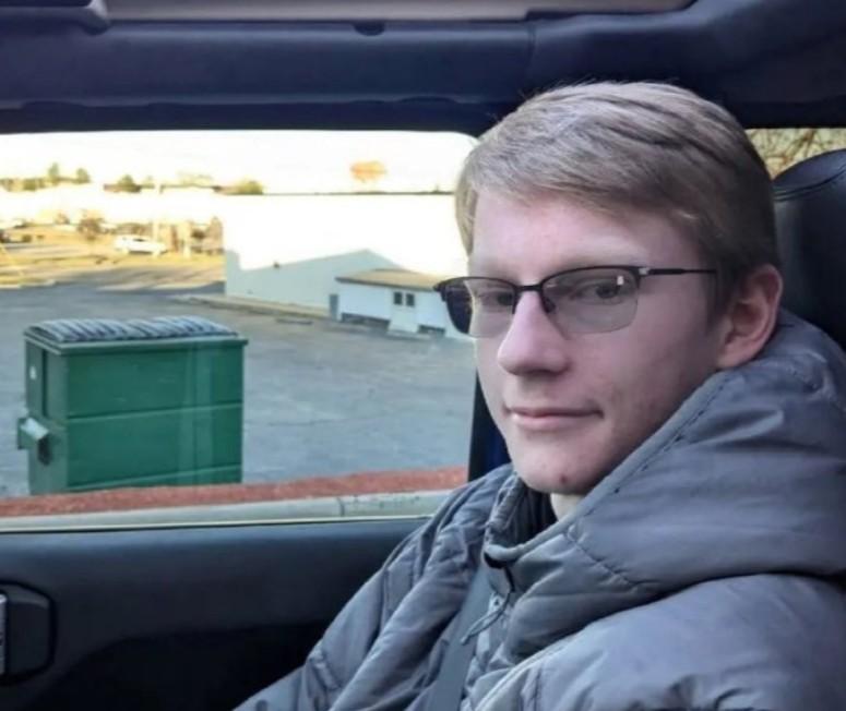 当地时间2月22日凌晨，美国特勤局在海湖庄园开枪击毙了一名强行闯入的21岁男子。